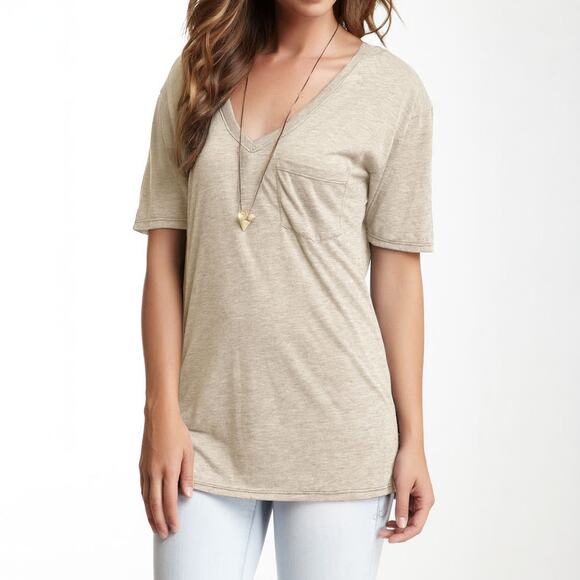 NWOT Go Couture Slub V-Neck Pocket T-Shirt Sz L in Light Gray - Picture 1 of 8